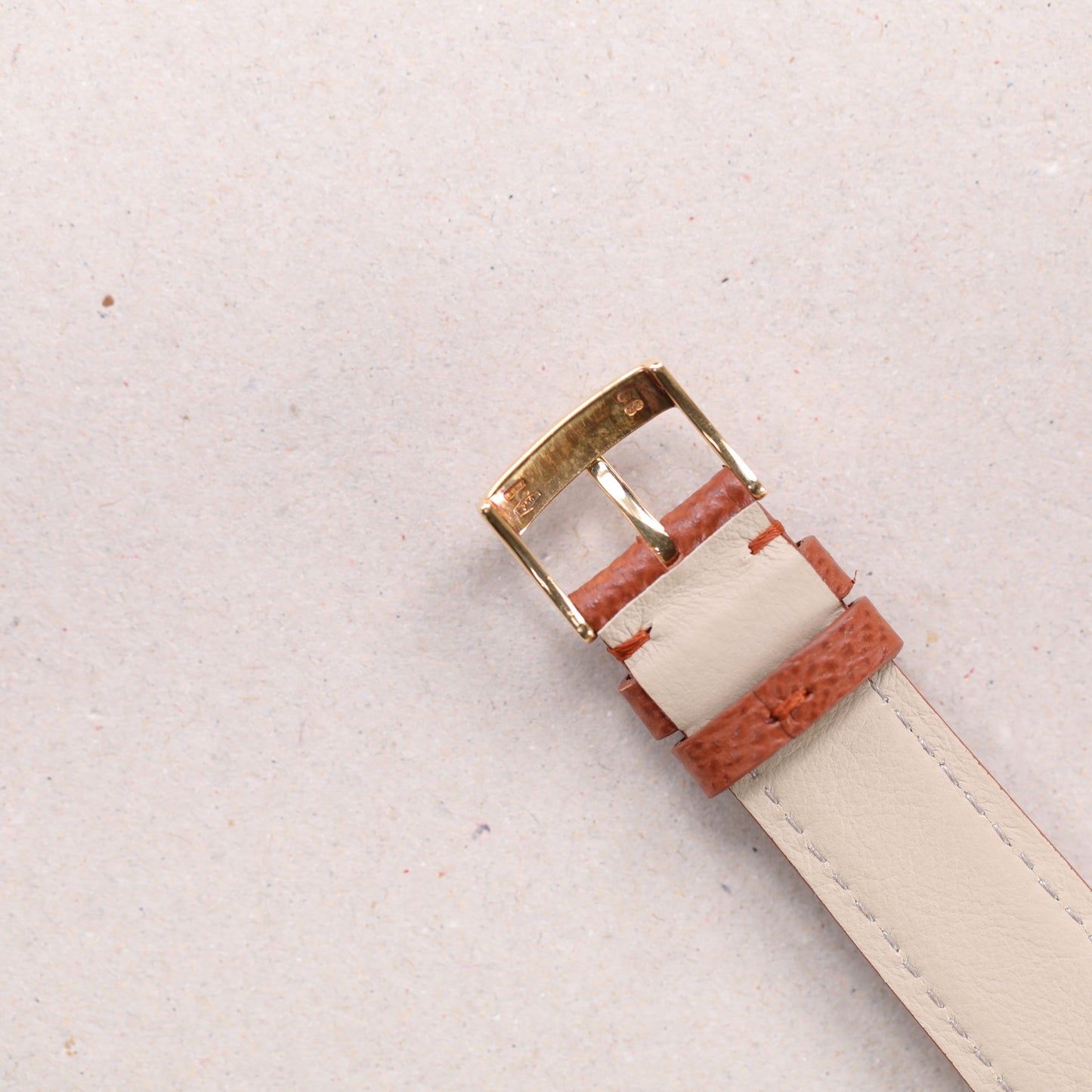 Omega Speedmaster | 1660.285 | 35 mm | 1991 | Cadran blanc | Boite & Papiers | Or jaune