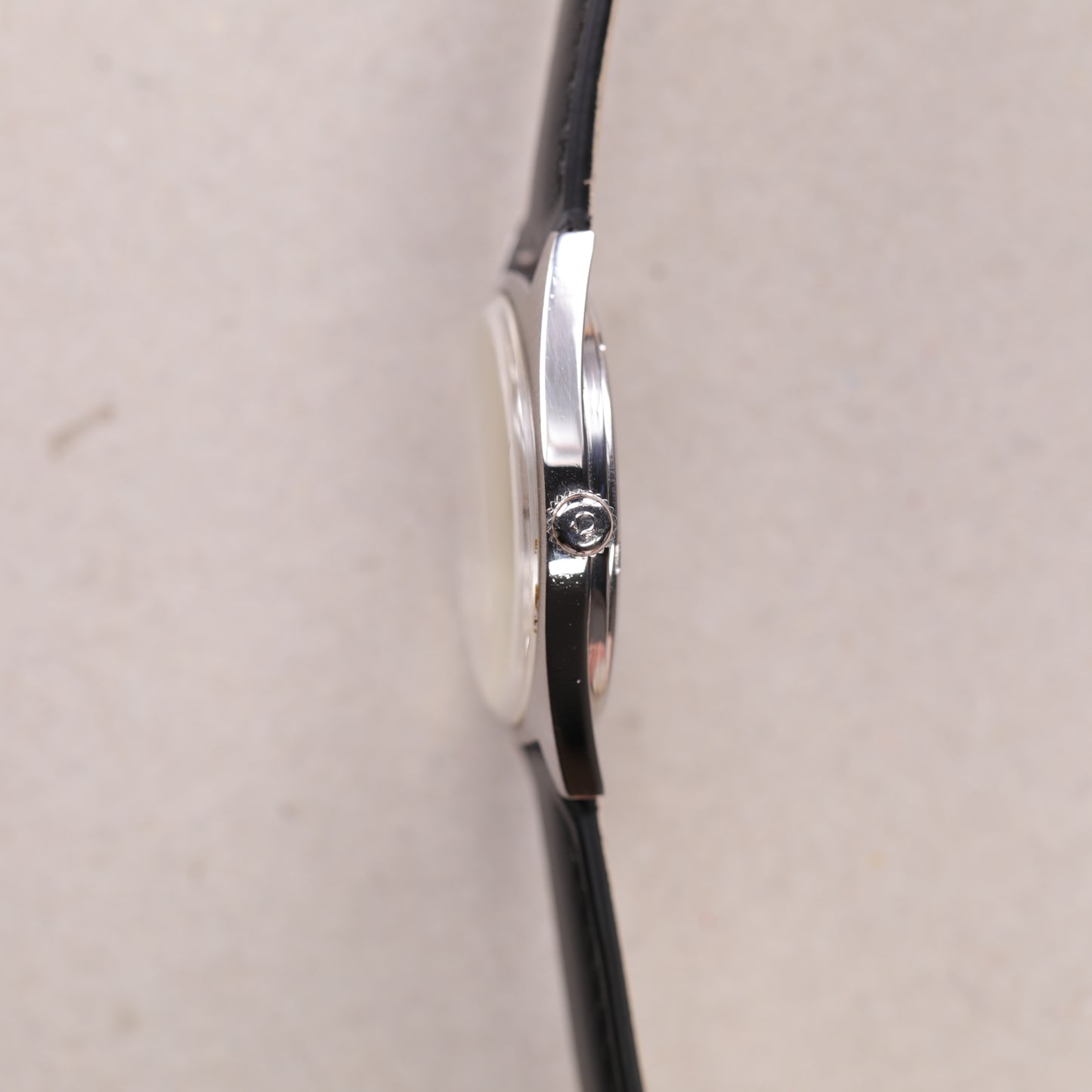 Omega 135.041 | 34mm | 1968 | Cadran argent | Écrin Omega | Acier