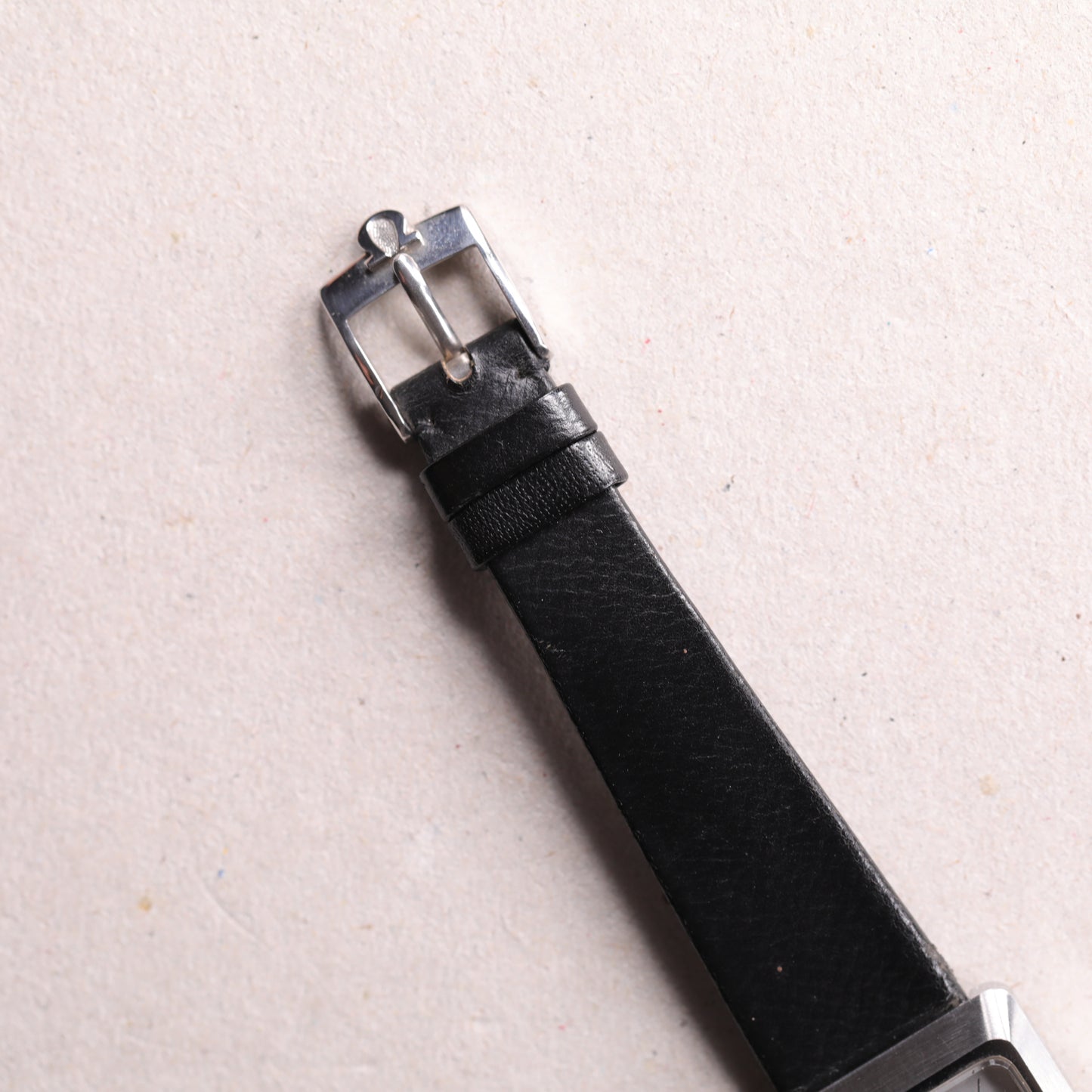 Omega 511.0476 | 24*32 mm | 1975 | Cadran gris | Acier