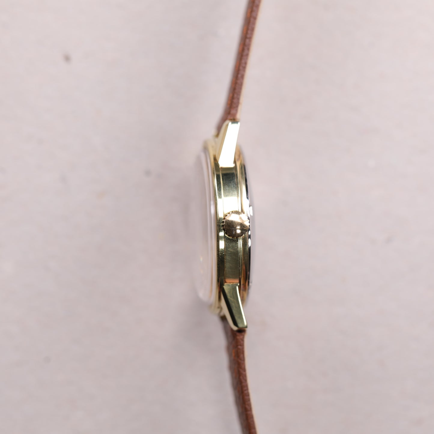 Girard Perregaux Gyromatic 461-379 | 34 mm | CIRCA 1970 | Cadran doré | Plaqué or