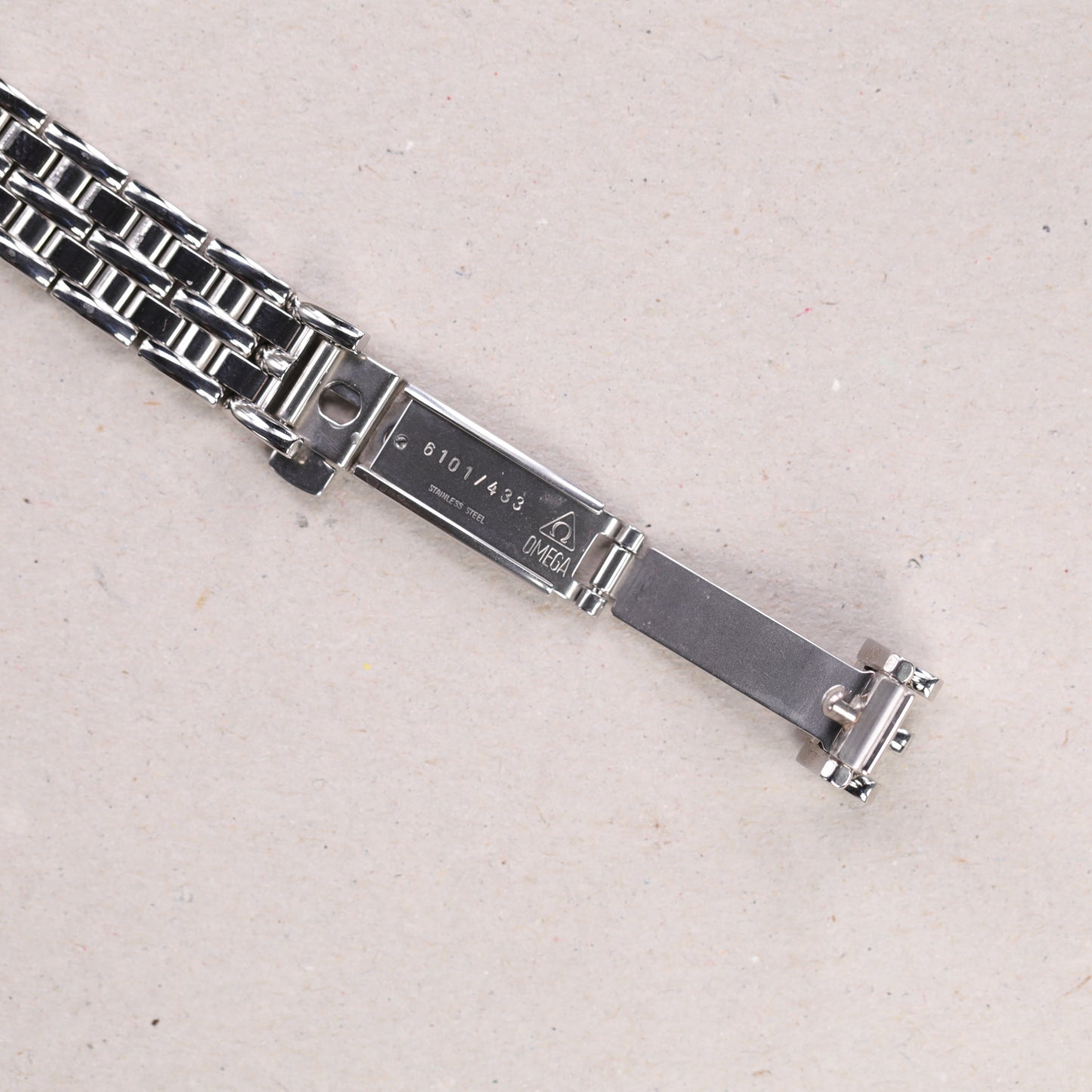 Omega 4360.23.00 | 23,5 mm | 1995 | Cadran blanc | Boite & Papiers | Or / Acier