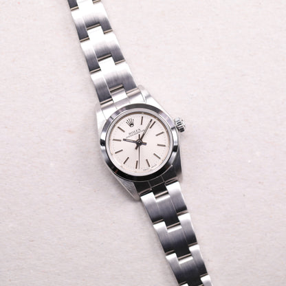 Rolex 76080 | 26 mm | 2002 | Cadran argent | Boite & Papiers | Acier