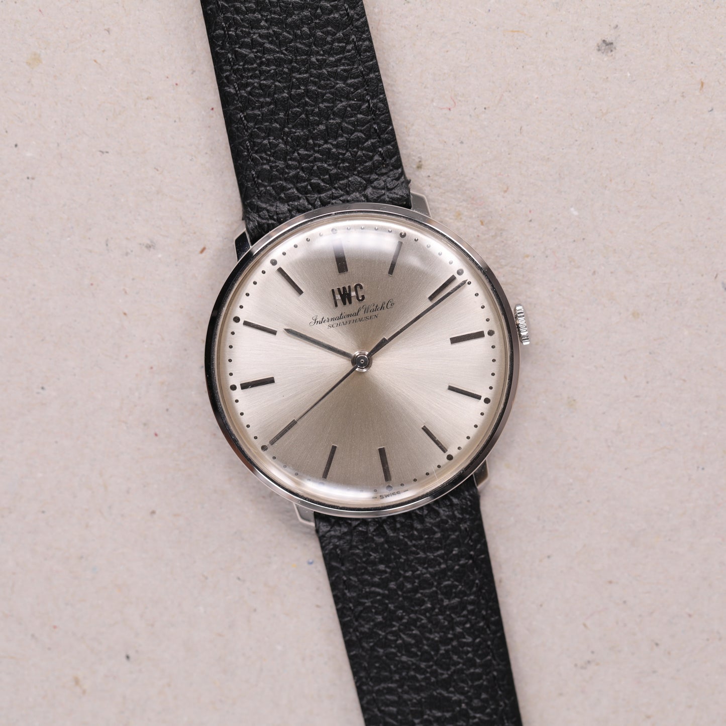 IWC 2401 | 34mm | CIRCA 1970 | Cadran argent | Acier