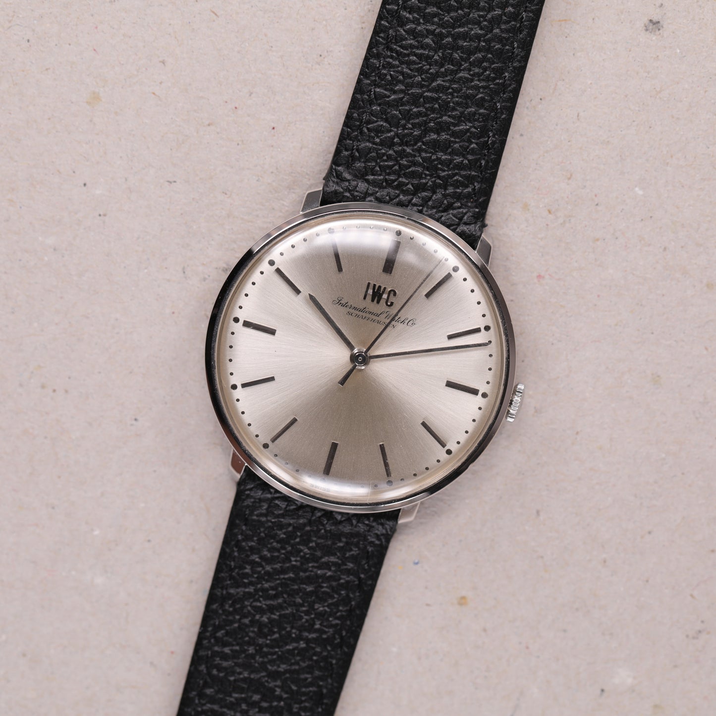 IWC 2401 | 34mm | CIRCA 1970 | Cadran argent | Acier