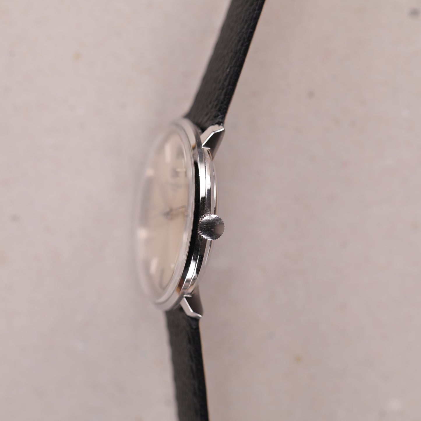 IWC 2401 | 34mm | CIRCA 1970 | Cadran argent | Acier