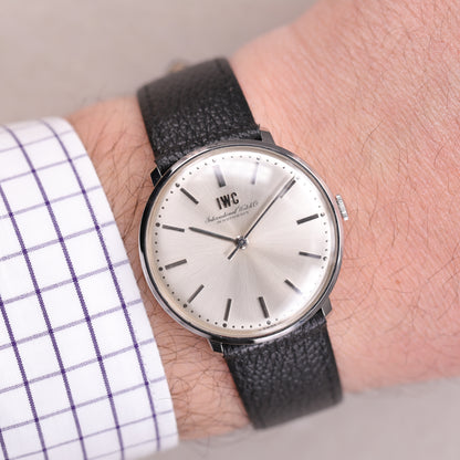 IWC 2401 | 34mm | CIRCA 1970 | Cadran argent | Acier