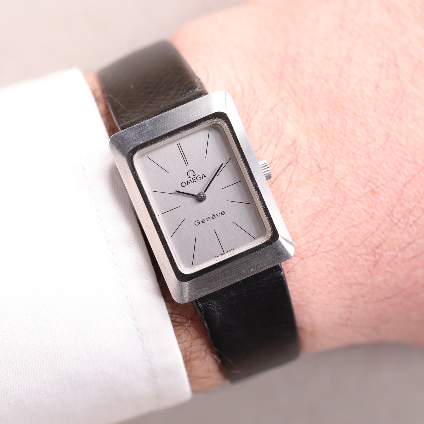 Omega 511.0476 | 24*32 mm | 1975 | Cadran gris | Acier