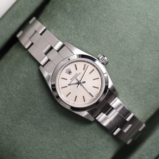 Rolex 67180 | 26 mm | 1999 | Cadran argent | Boite & Papiers | Acier