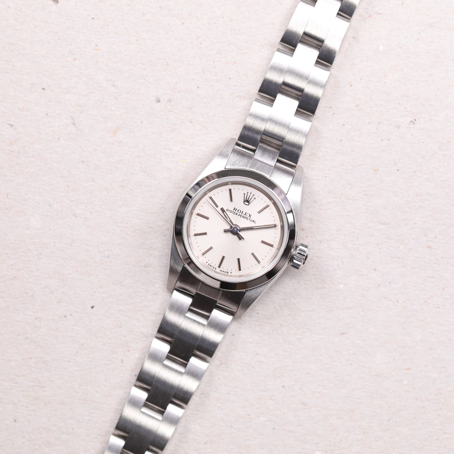Rolex 67180 | 26 mm | 1999 | Cadran argent | Boite & Papiers | Acier