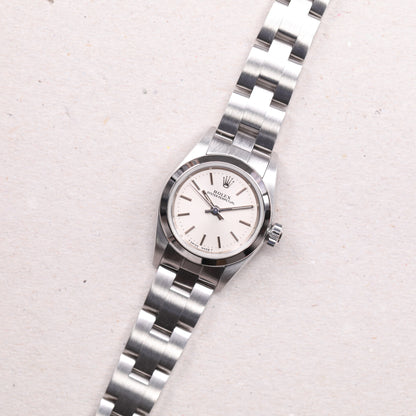 Rolex 67180 | 26 mm | 1999 | Cadran argent | Boite & Papiers | Acier