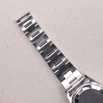 Rolex Oyster Perpetual Date – 15210